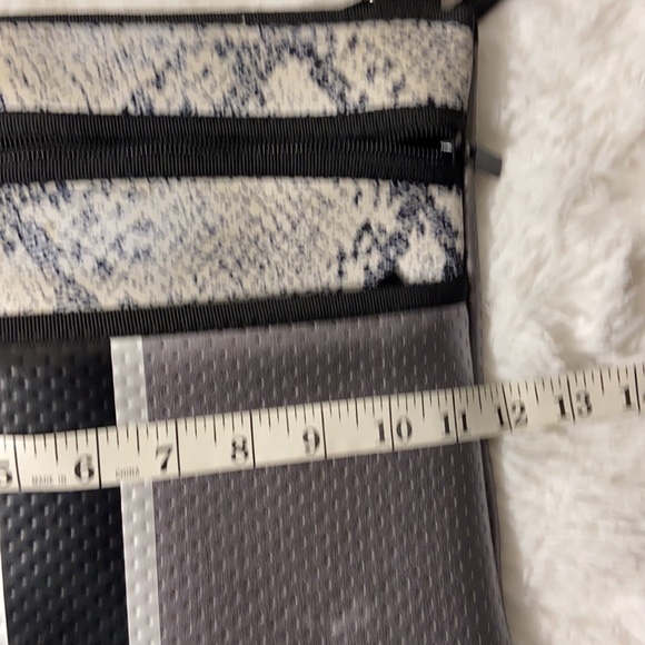 Haute Shore crossbody purse - Picture 9 of 12